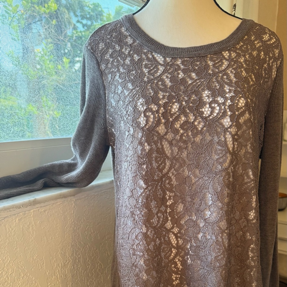 Simply Vera Vera Wang Taupe Layered lace Sweater size S
